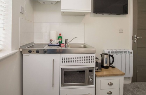 Langley Marish Apartment | Pass the Keys | Cosy 1 Bed Studio Near Legoland Windsor