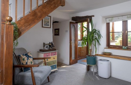 Nailsworth House | Pass the Keys | Cosy Cotswold cottage with stunning views