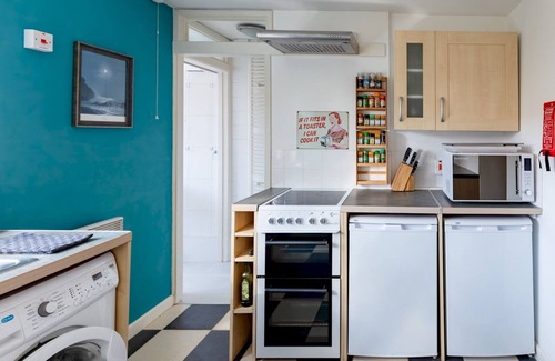 Puriton House | Pass the Keys | Cosy Cottage with Fireplace