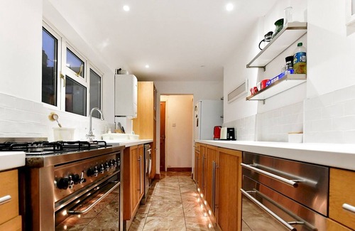 Splott House | Pass the Keys | Cosy Spacious Two Bedroom Home with Parking