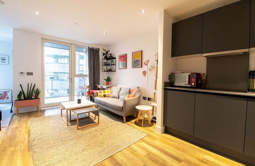 Markhouse Apartment | Pass the Keys | Cosy Studio flat with a Balcony