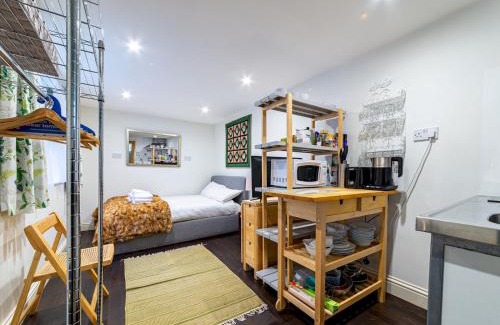 Brixton Apartment | Pass the Keys - Cozy Brixton Hideaway Cute & Convenient Stay