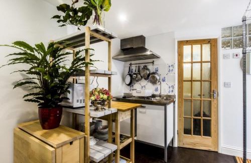 Brixton Apartment | Pass the Keys - Cozy Brixton Hideaway Cute & Convenient Stay