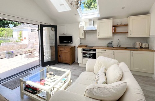 Bugford House | Pass the Keys | Dartmouth rural retreat