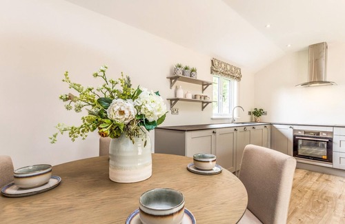 Funtington House | Pass the Keys | Delightful 2Bed Lodge in Downland Village