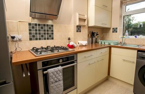Lincoln House | Pass the Keys Dog-Friendly Haven Parking Prime Location