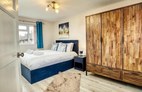 Lincoln House | Pass the Keys Dog-Friendly Haven Parking Prime Location
