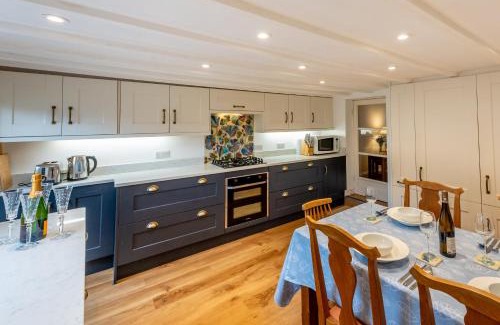 Ludwel House | Pass the Keys Elegant and stylish townhouse central Ludlow