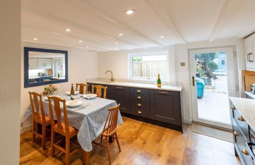 Ludwel House | Pass the Keys Elegant and stylish townhouse central Ludlow