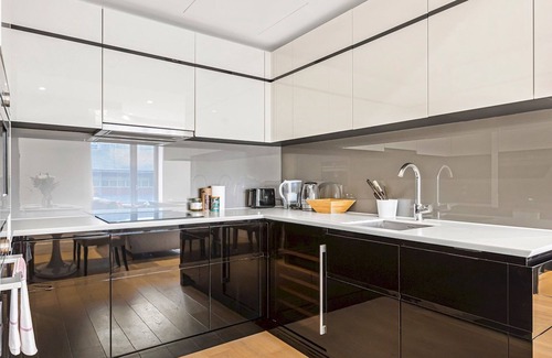 Vincent Square Apartment | Pass the Keys | Elegant Riverside Stay