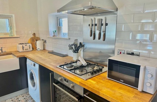 Crynant House | Pass the Keys | Family home walking distance to beach/Pet friendly