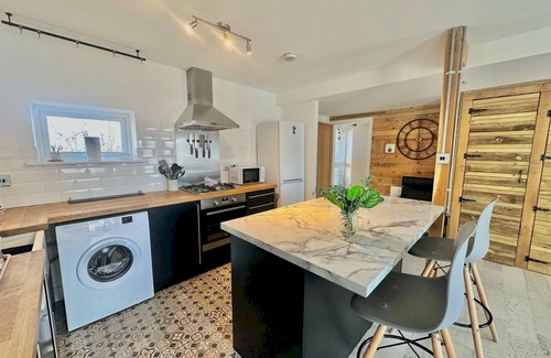 Crynant House | Pass the Keys | Family home walking distance to beach/Pet friendly