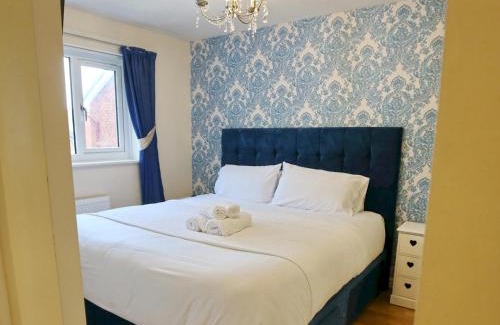 Salford House | Pass the Keys Garden Family Home near by University of Salford