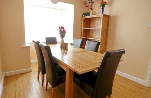Salford House | Pass the Keys Garden Family Home near by University of Salford