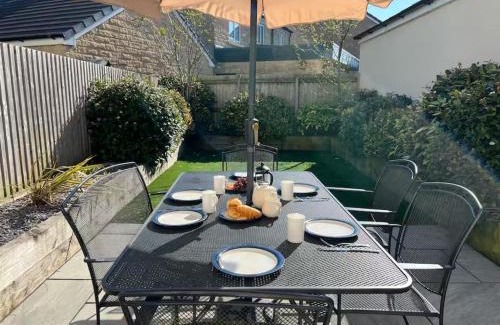 Chinley House | Pass the Keys Peak District Haven - 7 Guests, Welcoming Dogs and EV