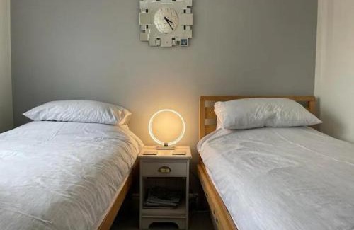 Chinley House | Pass the Keys Peak District Haven - 7 Guests, Welcoming Dogs and EV