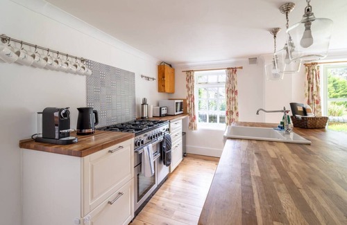 Whichford House | Pass the Keys | Unicorn Cottage | Rural Cotswold Escape