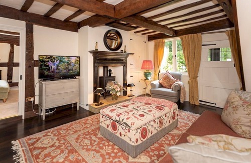 Ludwel House | Pass the Keys | Grade II listed black and white timber framed home