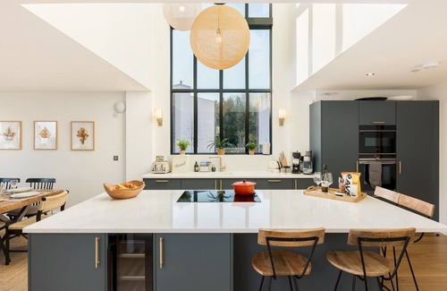 Cirencester House | Pass the Keys | Stunning 5 bedroom lake-house | hot tub | views
