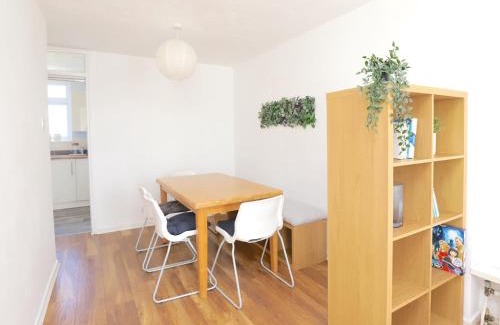 Headington House | Pass the Keys Headington 4BR Home Parking and Garden Oxford