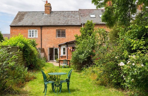 Tiddington House | Pass the keys | Historic 2 Bed in Tiddington