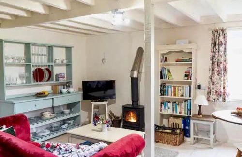 Wedmore House | Pass The Keys Ian's Cottage, Wedmore - country cottage for two