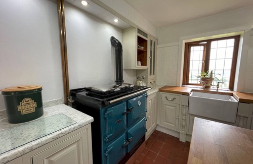 Longnor House | Pass the Keys | Idyllic Historical Country Retreat in Elkstone