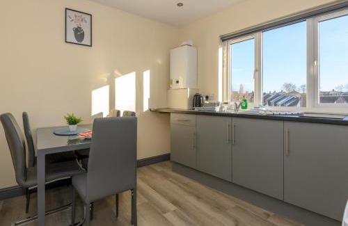 Leeds Apartment | Pass the Keys Love Blooms in Lower Wortley - Couples Hideout with a Shared Kitchen