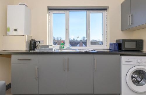 Leeds Apartment | Pass the Keys Love Blooms in Lower Wortley - Couples Hideout with a Shared Kitchen
