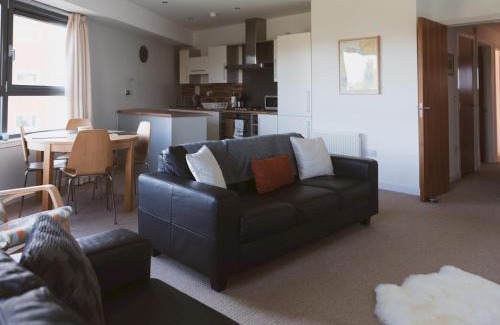 North West Apartment | Pass the Keys Lovely 2-Bed Flat Glasgow Harbour FREE parking