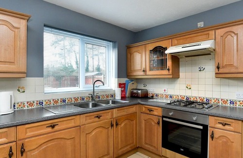 Ely House | Pass the Keys | Lovely 3 Bed House with Parking