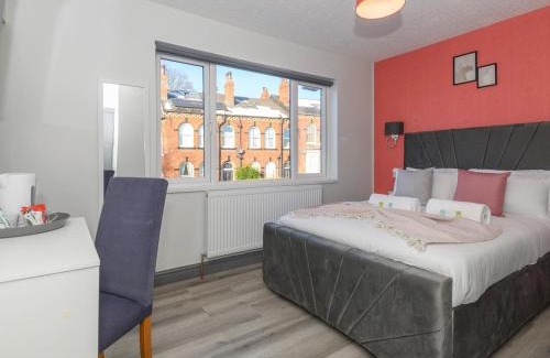 Leeds Apartment | Pass the Keys Lower Wortley 1 Couples Paradise with a Shared Kitchen