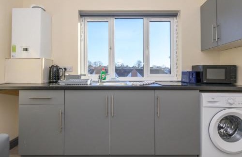 Leeds Apartment | Pass the Keys Lower Wortley 1 Couples Paradise with a Shared Kitchen
