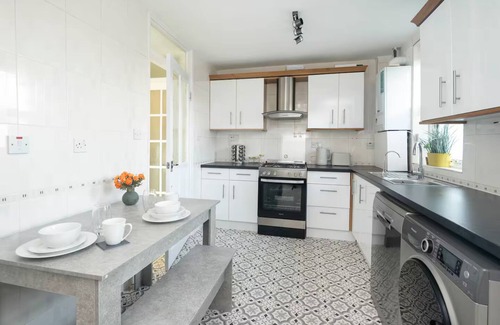 Clapton House | Pass the Keys | Lux Garden House in Millfield ParkVilla, Clapton