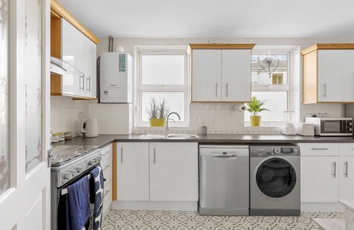 Clapton House | Pass the Keys | Lux Garden House in Millfield ParkVilla, Clapton