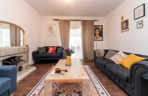 Barnehurst House | Pass the Keys | Luxurious and Spacious 3 Bed Home Away From Home