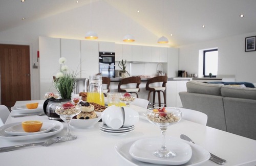 Bodorgan House | Pass the Keys | Luxury Property with Stunning View