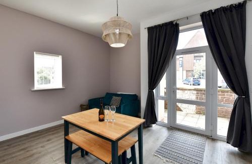 Old St Mellons Apartment | Pass the Keys Modern 1-Bed w Free Parking Peaceful Cardiff Stay