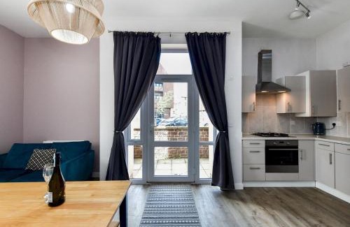 Old St Mellons Apartment | Pass the Keys Modern 1-Bed w Free Parking Peaceful Cardiff Stay