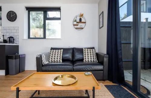 Blackheath Apartment | Pass the Keys Modern and Bright Home Minutes From Central London