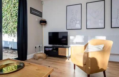 Blackheath Apartment | Pass the Keys Modern and Bright Home Minutes From Central London