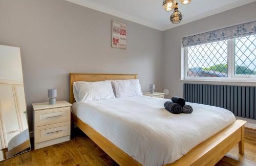 Cheadle House | Pass the Keys Modern Comfortable Home with parking