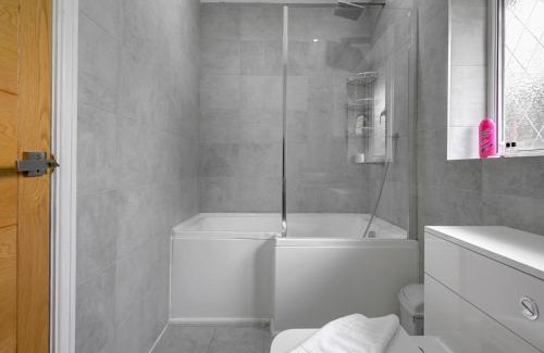 Cheadle House | Pass the Keys Modern Comfortable Home with parking