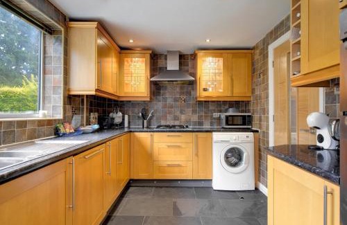 Cheadle House | Pass the Keys Modern Comfortable Home with parking