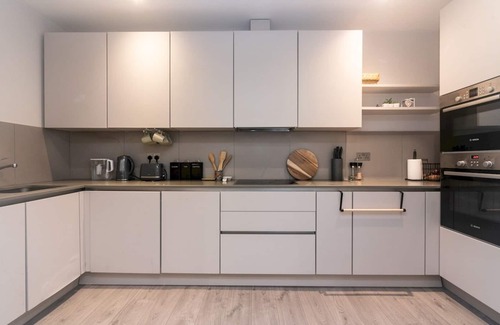 St. Mark's Apartment | Pass the Keys | Modern Apartment 2 Minute Walk From Station