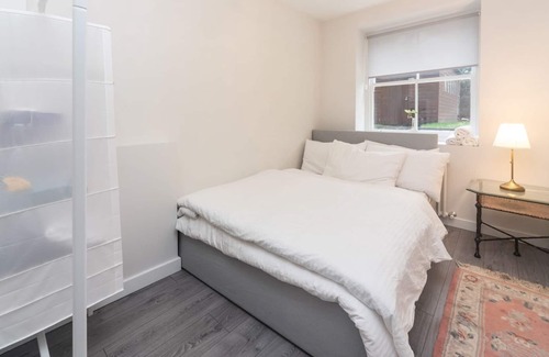 St. Mark's Apartment | Pass the Keys | Modern Apartment 2 Minute Walk From Station