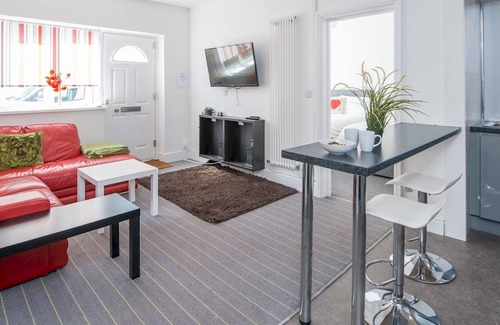 Canton Apartment | Pass the Keys | Modern & Light 2 bedroom apartment in Canton