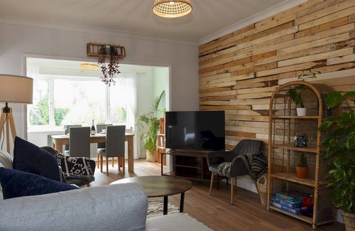 South Hayling Apartment | Pass the Keys | New Cosy 2 Bed Flat with garden nr Beach Sleeps4