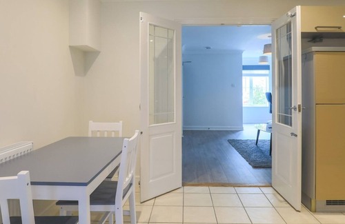 Langley Marish Apartment | Pass the Keys | Newly Refurbished 4 SLR Flat Free Parking