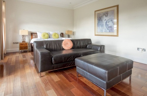 Langley Marish House | Pass the Keys | Outstanding 6 bedroom mansion